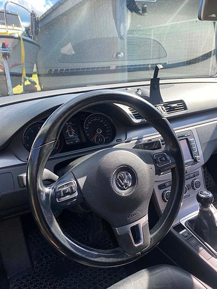 Volkswagen Passat 21 of 30