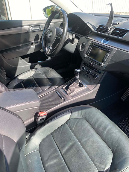 Volkswagen Passat 11 of 30