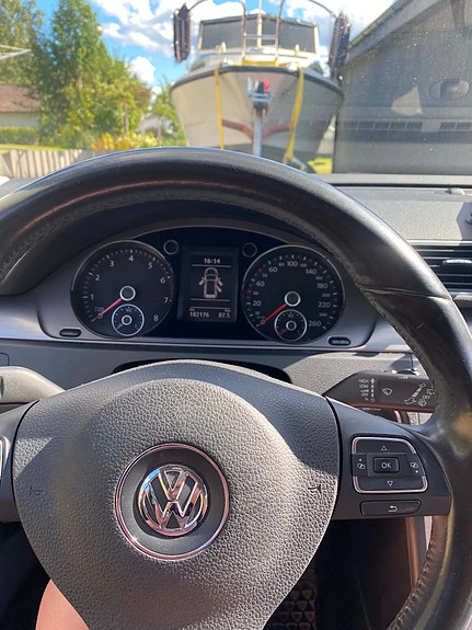 Volkswagen Passat 16 of 30