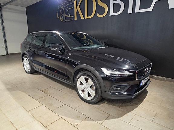Volvo V60 Cross Country 6 of 15