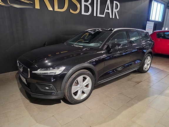 Volvo V60 Cross Country 2 of 15