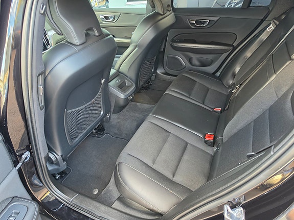 Volvo V60 Cross Country 10 of 15