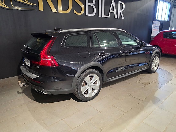 Volvo V60 Cross Country 5 of 15