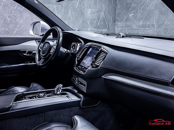 Volvo XC90 13 of 30
