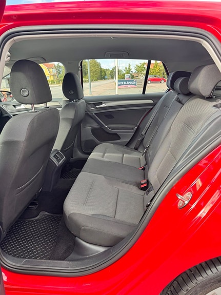 Volkswagen Golf VII 8 of 13