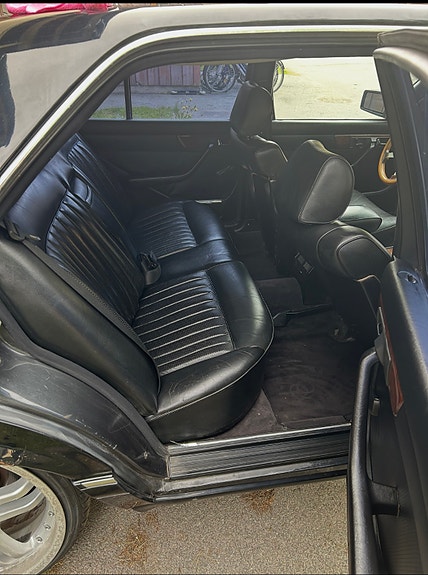 Mercedes-Benz 300 SE 8 of 10