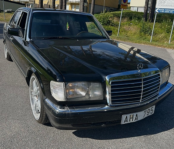 Mercedes-Benz 300 SE 9 of 10