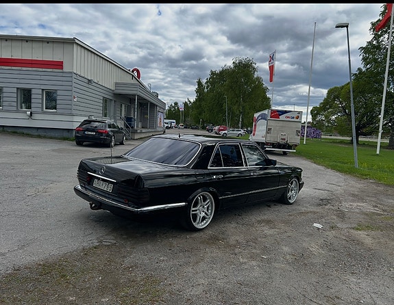 Mercedes-Benz 300 SE 4 of 10