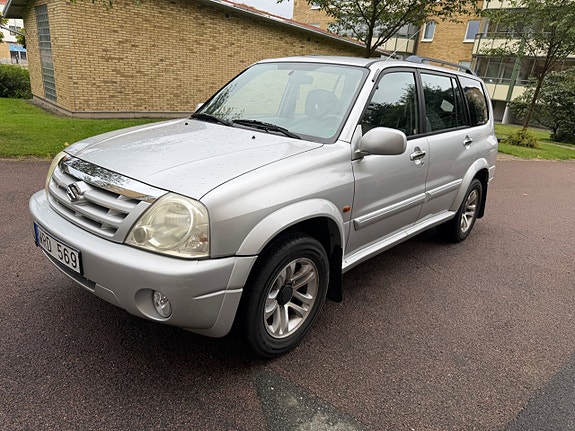 Suzuki Grand Vitara 2 of 9