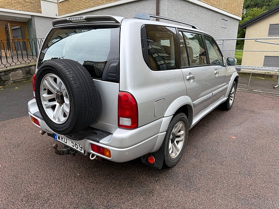 Suzuki Grand Vitara 3 of 9