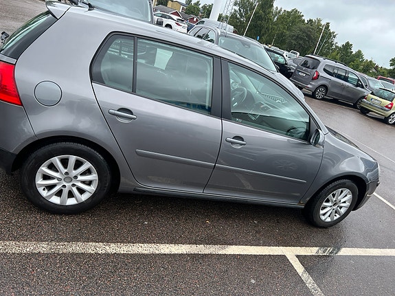 Volkswagen Golf V 3 of 9