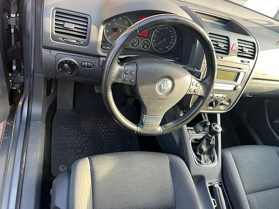 Volkswagen Golf V 9 of 9