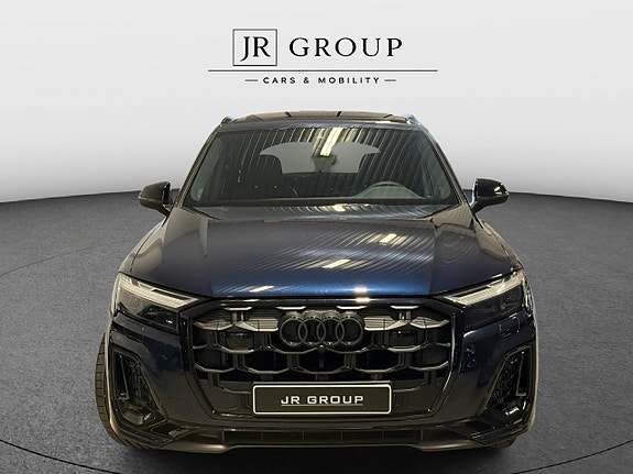 Audi Q7 2 of 13