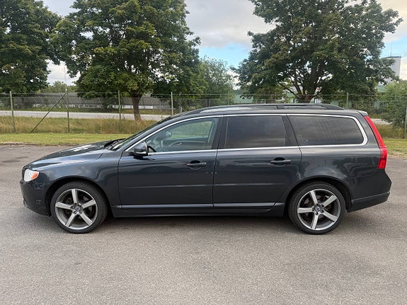 Volvo V70 2 of 9