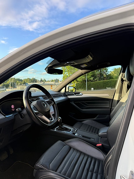 Volkswagen Passat 4 of 12