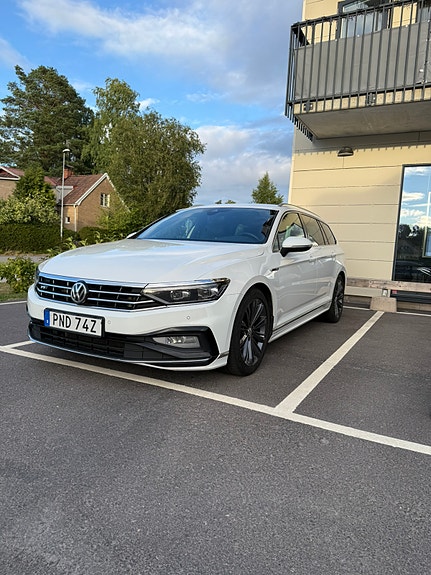 Volkswagen Passat 3 of 12