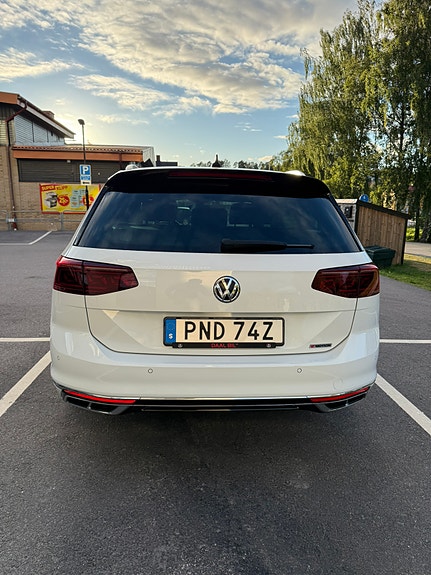 Volkswagen Passat 9 of 12