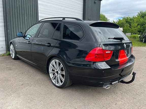 BMW 318d 3 of 4