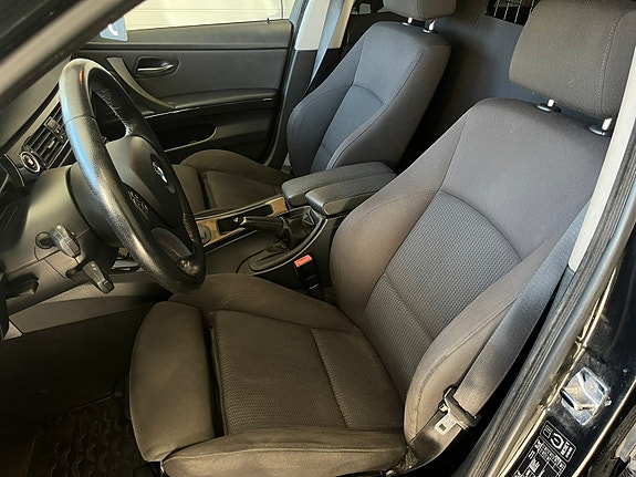 BMW 318d 4 of 5