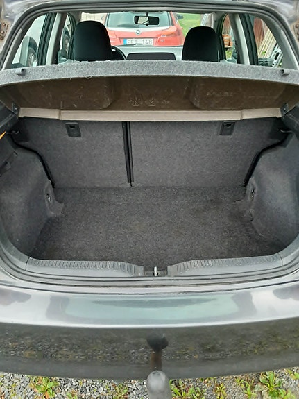 Toyota Auris 8 of 9