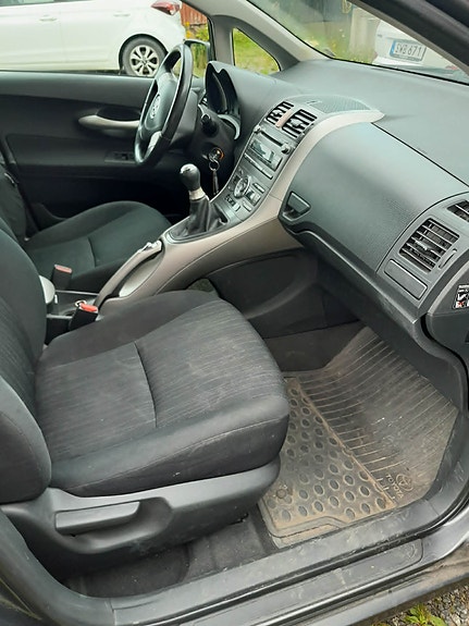 Toyota Auris 5 of 9