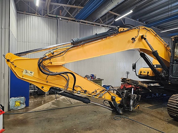 Hyundai HX 220 5 of 7