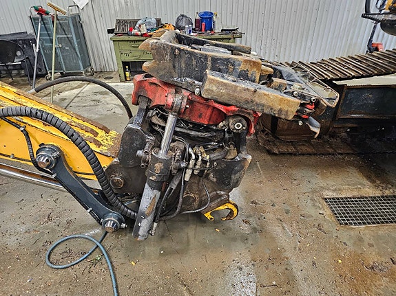 Hyundai HX 220 3 of 7