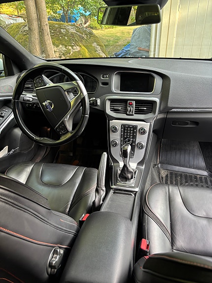 Volvo V40 Cross Country 3 of 8