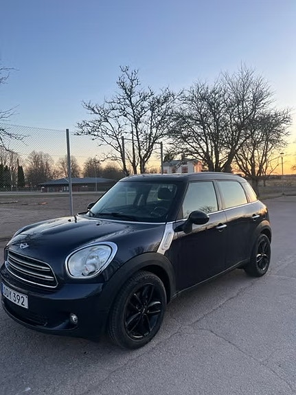 MINI Countryman Cooper 2 of 6