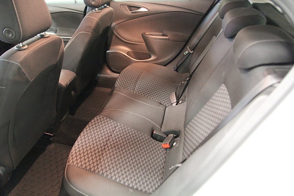 Opel Astra 15 of 20