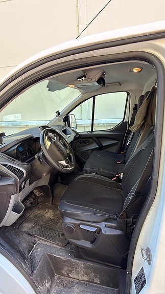 Ford Transit Custom 3 of 4