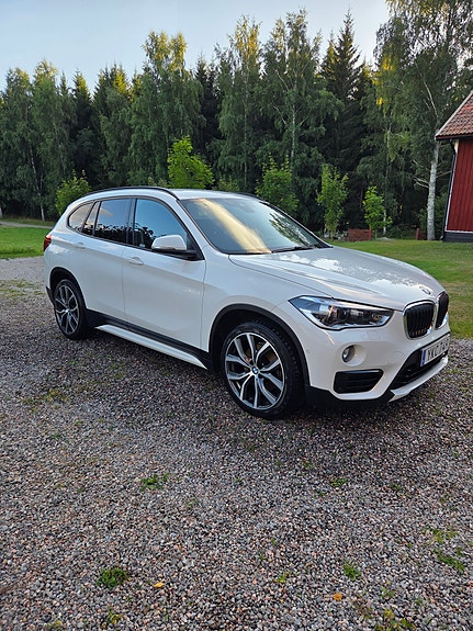 BMW X1 2 of 8