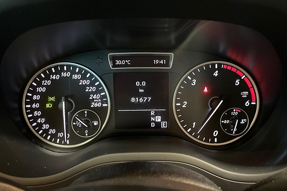 Mercedes-Benz B180 14 of 24