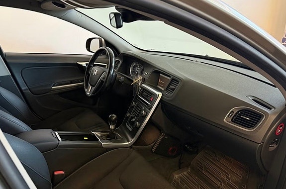 Volvo V60 6 of 8