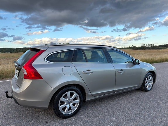 Volvo V60 4 of 8