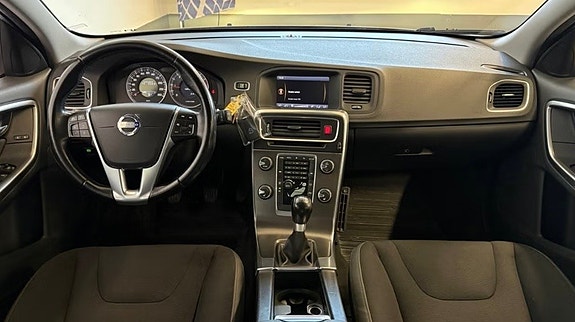 Volvo V60 5 of 8