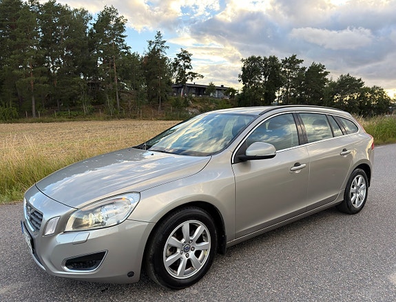 Volvo V60 2 of 8