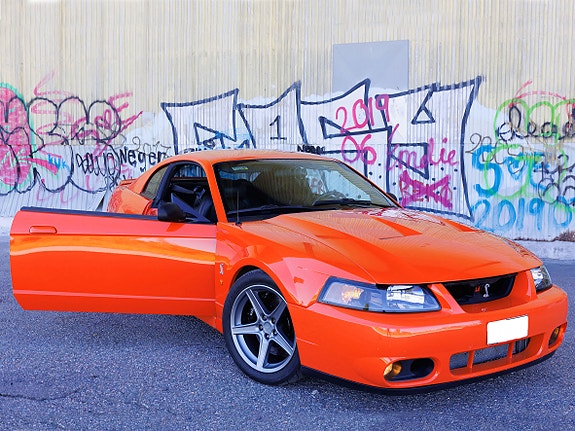 Ford Mustang 2 of 19