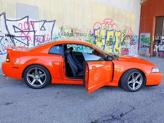 Ford Mustang 10 of 19