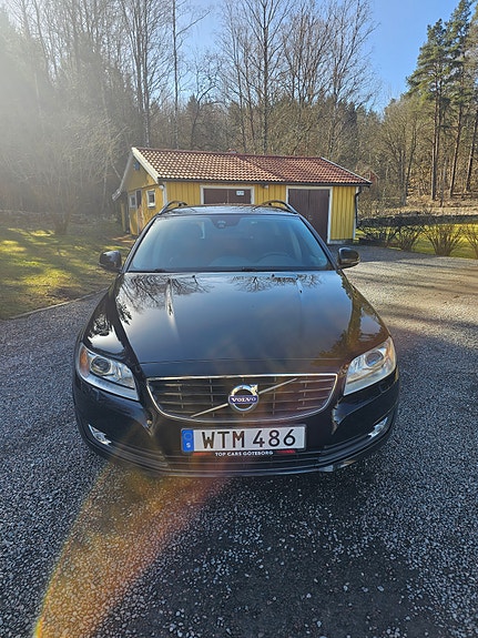 Volvo V70 2 of 14