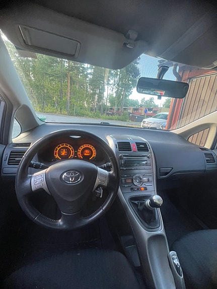 Toyota Auris 5 of 6