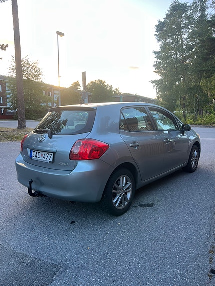 Toyota Auris 3 of 6