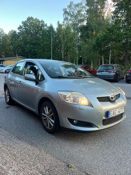 Toyota Auris 2 of 6