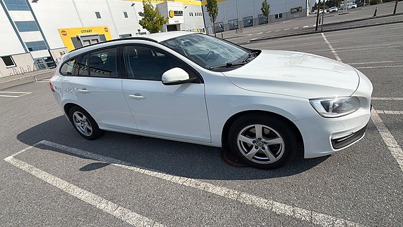 Volvo V60 2 of 18