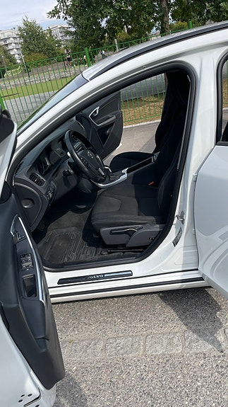 Volvo V60 7 of 18