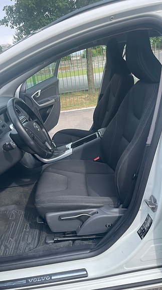 Volvo V60 8 of 18