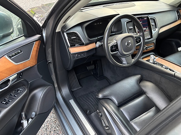Volvo XC90 8 of 10