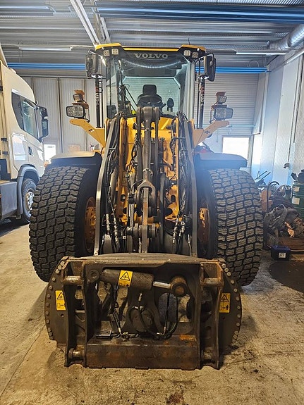 Volvo l70h skevfäste L5 grävsystem byte  L60h skevfäste 8 of 10