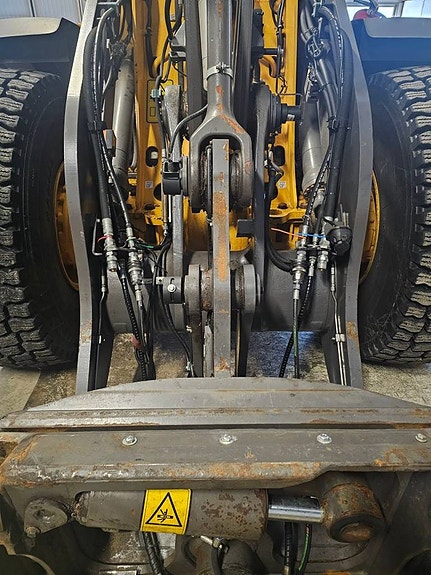 Volvo l70h skevfäste L5 grävsystem byte  L60h skevfäste 9 of 10
