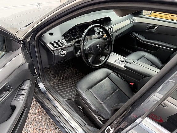 Mercedes-Benz E220 5 of 8